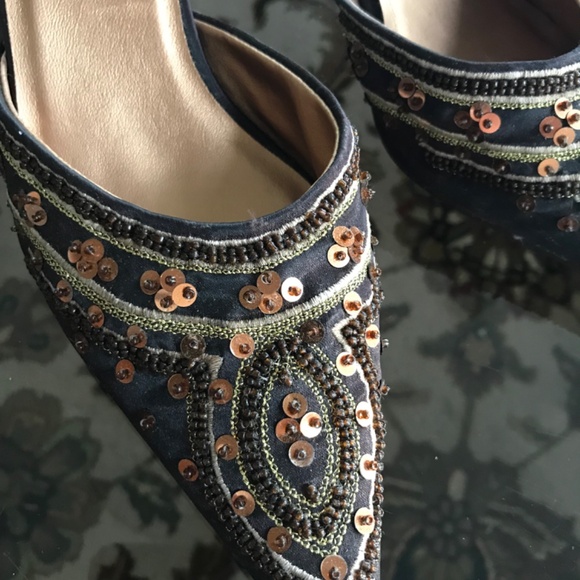 Women,s beaded shoes. Low heals and pointed toes. - Picture 2 of 6